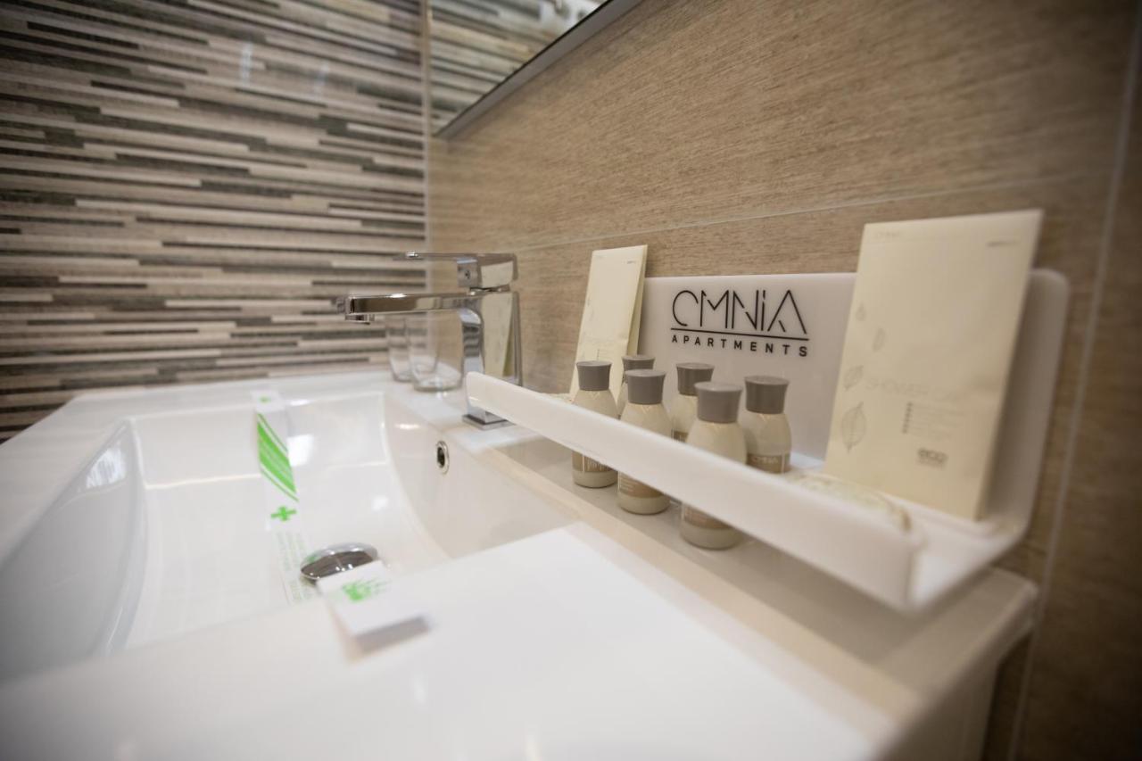 Omnia Apartments Яш Екстериор снимка